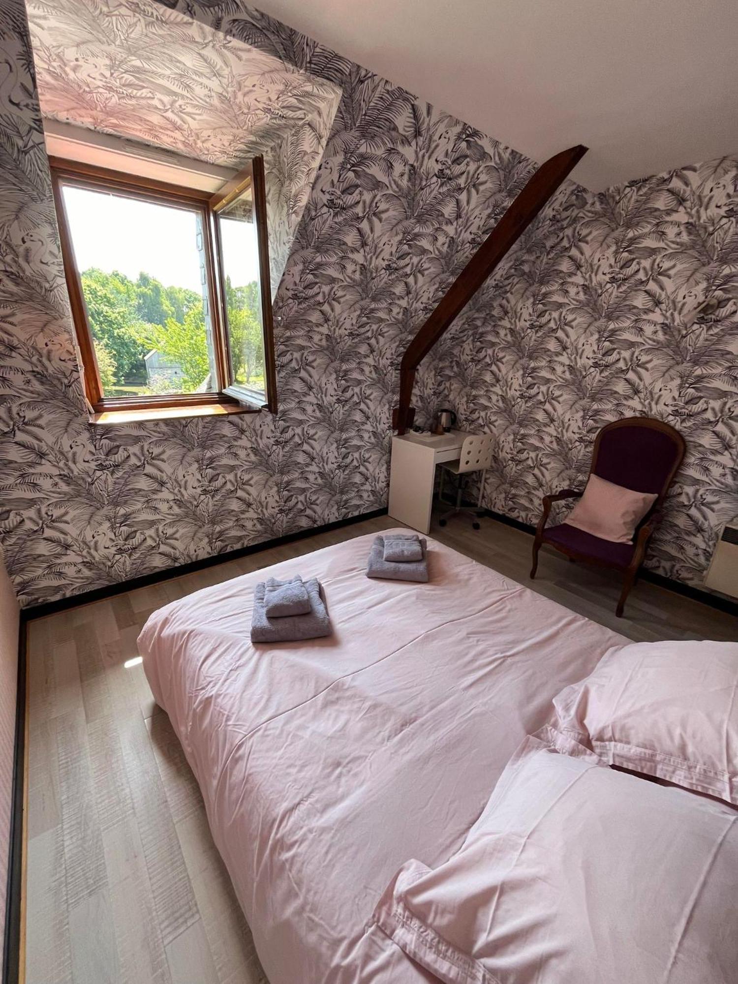 Auberge De La Chesnaie Pleudihen-sur-Rance Exterior foto